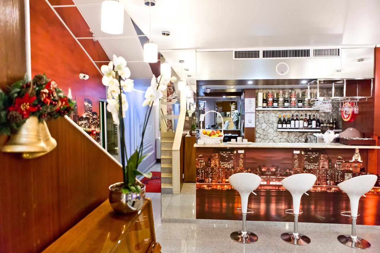Hotel Olsi Chişinǎu Buitenkant foto